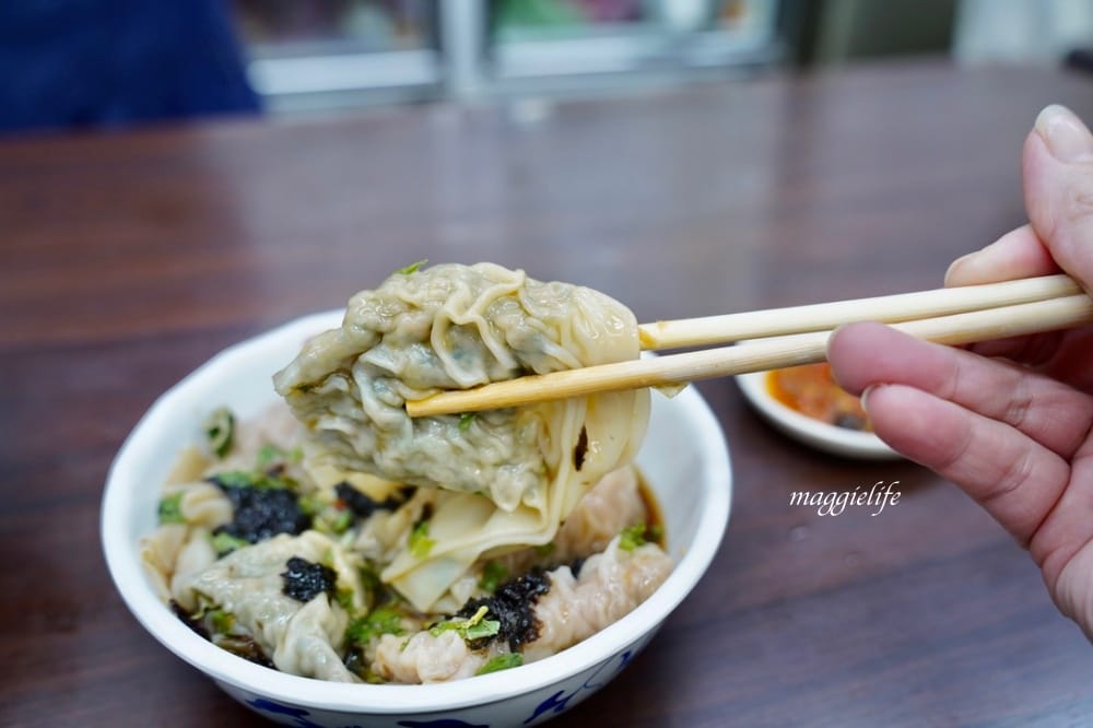台北忠孝敦化美食|楊記大餛飩,台北東區統領旁,在地人必吃的超級巨大餛飩,跟手掌一樣大。 - 第7張圖 台北忠孝敦化美食|楊記大餛飩,台北東區統領旁,在地人必吃的超級巨大餛飩,跟手掌一樣大。