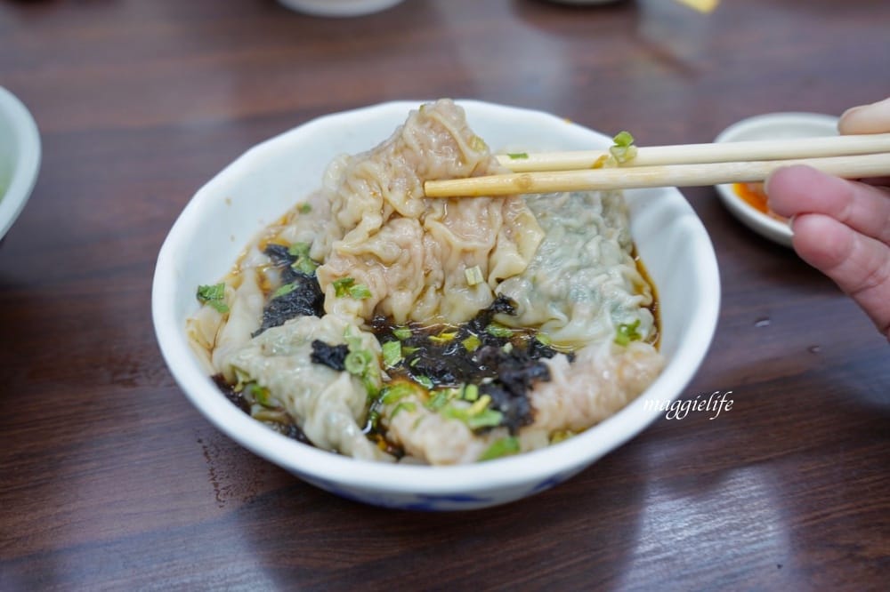 台北忠孝敦化美食|楊記大餛飩,台北東區統領旁,在地人必吃的超級巨大餛飩,跟手掌一樣大。 - 第8張圖 台北忠孝敦化美食|楊記大餛飩,台北東區統領旁,在地人必吃的超級巨大餛飩,跟手掌一樣大。