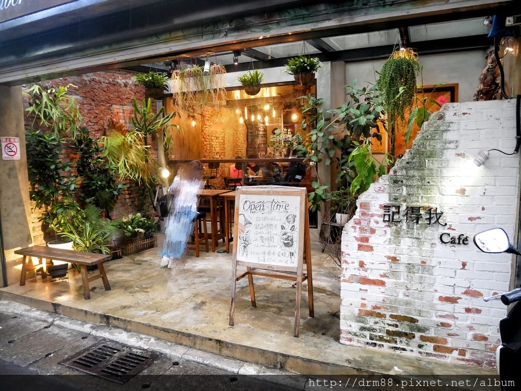 記得我咖啡，小巨蛋文青咖啡店，庭園風咖啡，有WIFI有插座,小巨蛋咖啡廳＠瑪姬幸福過日子