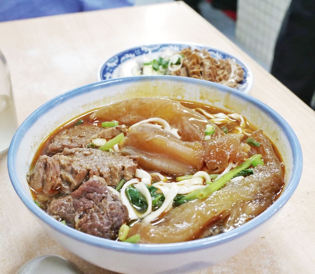 台北濟南牛肉麵，超大條牛筋，牛肉麵超香老店就是好吃