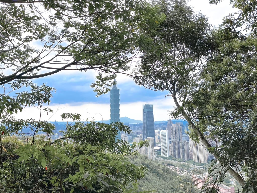 台北信義區一日遊，象山親山步道，遠眺台北盆地，101美不勝收＋四四南村/交通＠瑪姬幸福過日子
