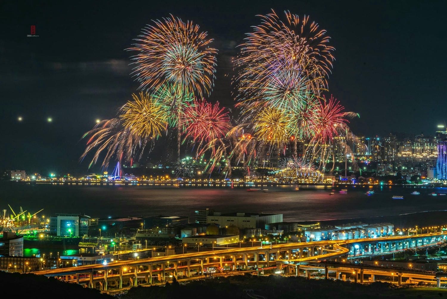 淡水漁人碼頭看夕陽，觀景木棧道賞美景，情人橋歐風星巴克，澳洲碼頭風情，漁人碼頭美食，淡水約會必遊景點！