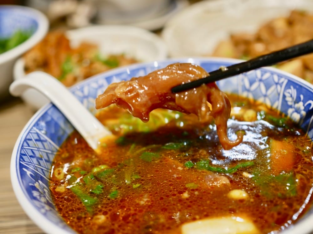 牛肉麵雞湯｜台北忠孝敦化的超人氣排隊宵夜，食尚玩家推薦，台北東區到凌晨四點的宵夜，台北美食