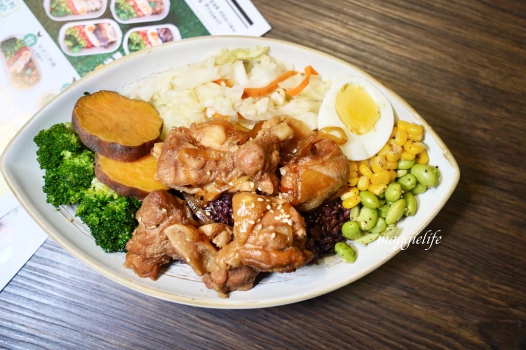 [板橋府中美食] 低GI.com精緻低卡餐盒板橋店，清爽不油膩又健康，超級划算振興100元餐盒，超人氣雙主餐直接吃起來/外帶