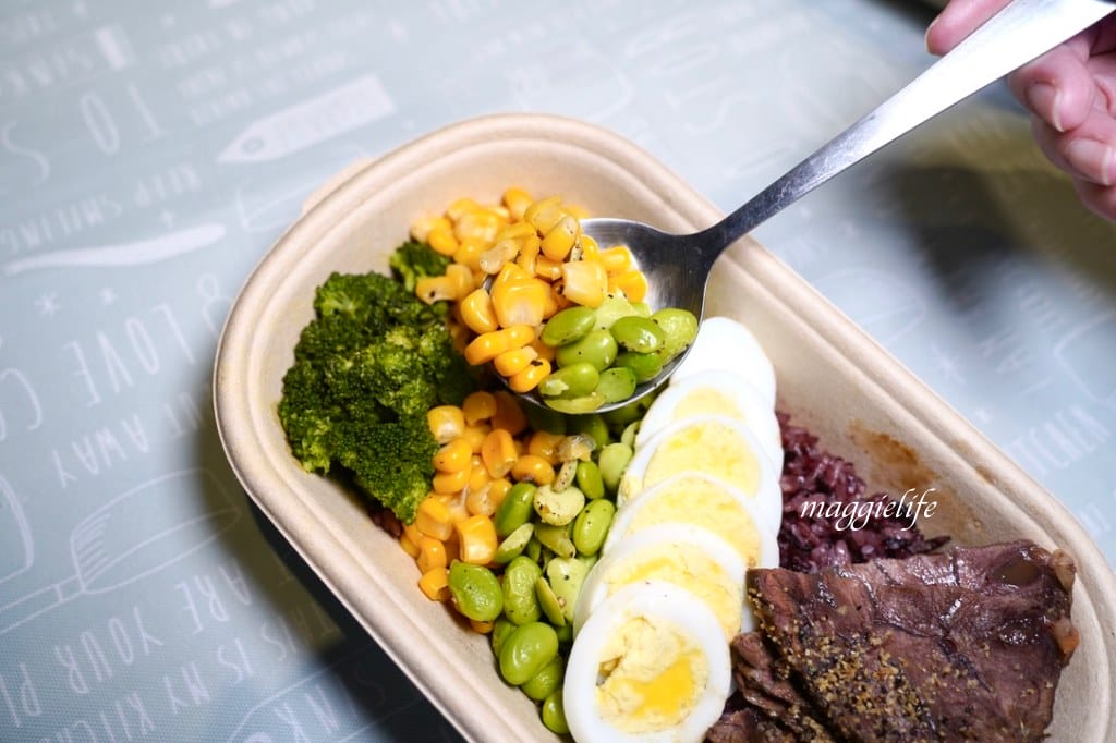 [板橋府中美食] 低GI.com精緻低卡餐盒板橋店，清爽不油膩又健康，超級划算振興100元餐盒，超人氣雙主餐直接吃起來/外帶