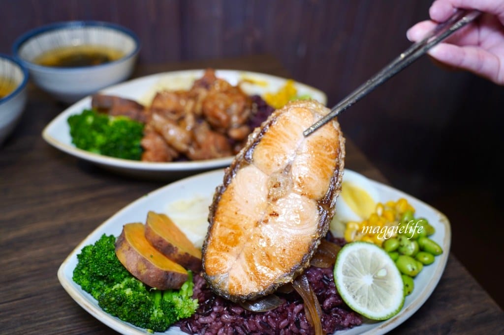 [板橋府中美食] 低GI.com精緻低卡餐盒板橋店，清爽不油膩又健康，超級划算振興100元餐盒，超人氣雙主餐直接吃起來/外帶