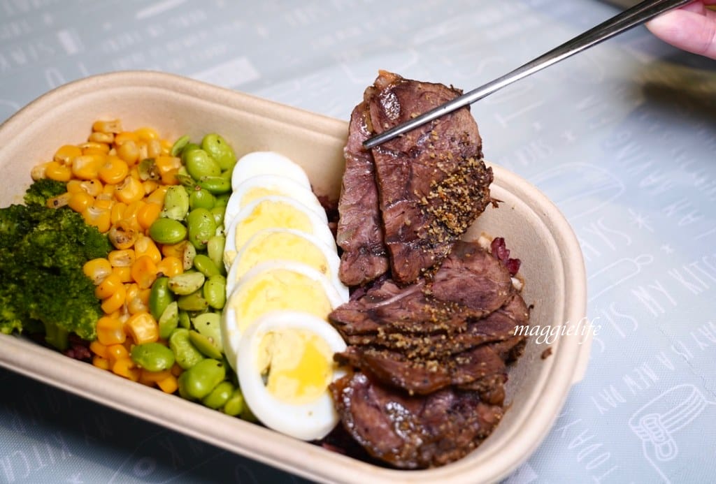 [板橋府中美食] 低GI.com精緻低卡餐盒板橋店，清爽不油膩又健康，超級划算振興100元餐盒，超人氣雙主餐直接吃起來/外帶