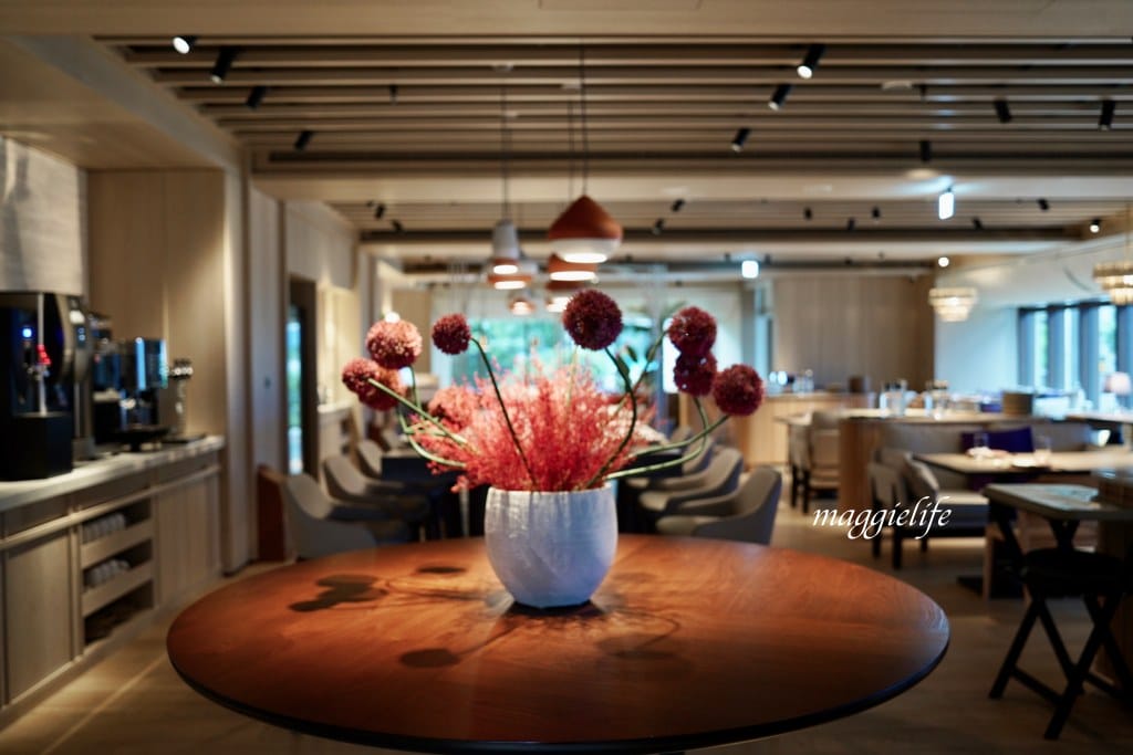 台北寒居酒店早餐，豐盛早午餐加上沙拉吧，優雅的環境觀賞落地窗外景觀，悠閒超CHILL的！