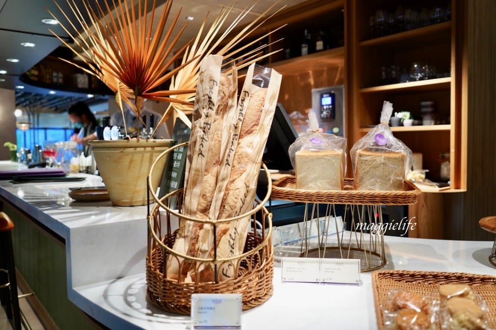 台北寒居酒店早餐，豐盛早午餐加上沙拉吧，優雅的環境觀賞落地窗外景觀，悠閒超CHILL的！