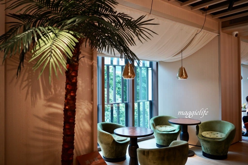 台北寒居酒店早餐，豐盛早午餐加上沙拉吧，優雅的環境觀賞落地窗外景觀，悠閒超CHILL的！