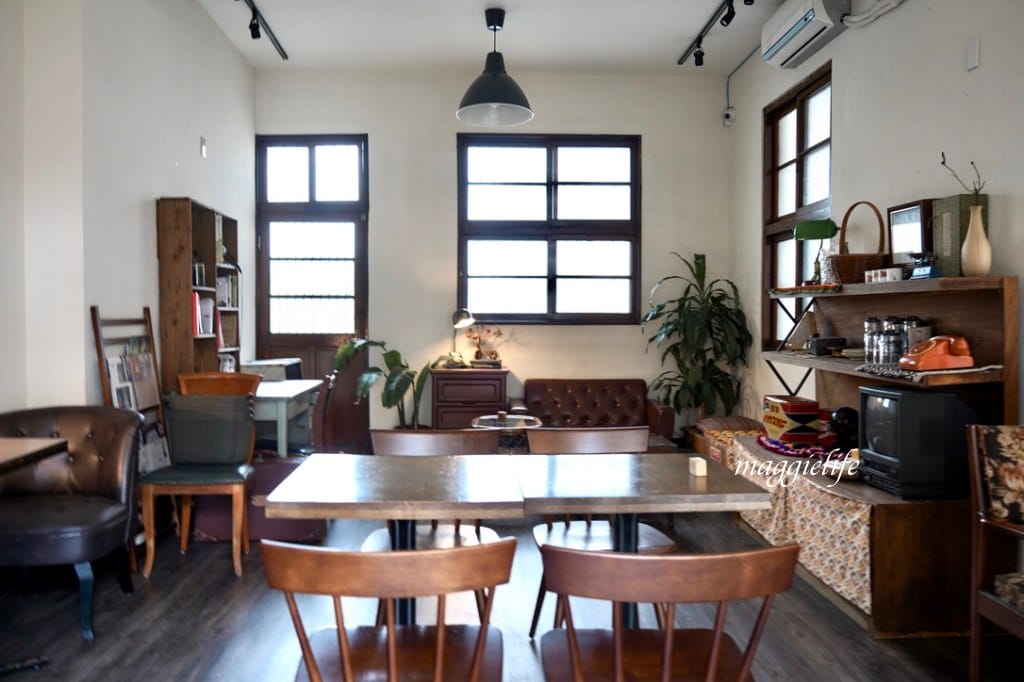 旭舊咖啡，藏在板橋巷弄復古老宅咖啡廳 ，有好吃的肉桂捲