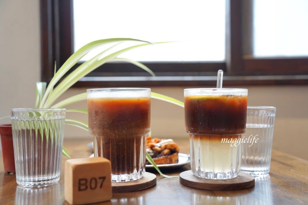 旭舊咖啡，藏在板橋巷弄復古老宅咖啡廳 ，有好吃的肉桂捲