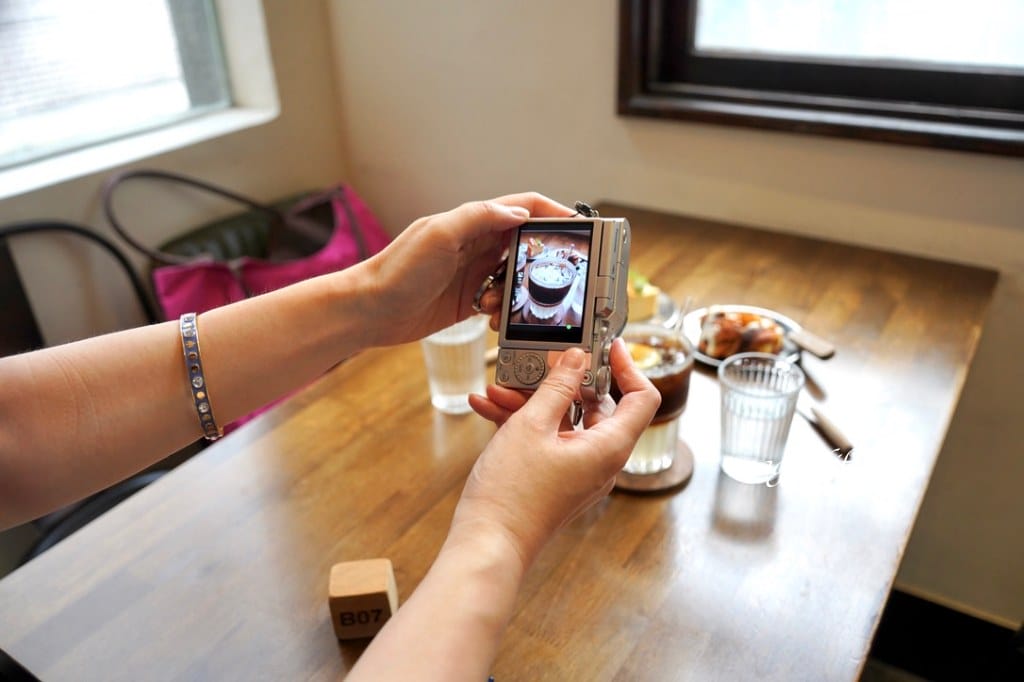 旭舊咖啡，藏在板橋巷弄復古老宅咖啡廳 ，有好吃的肉桂捲