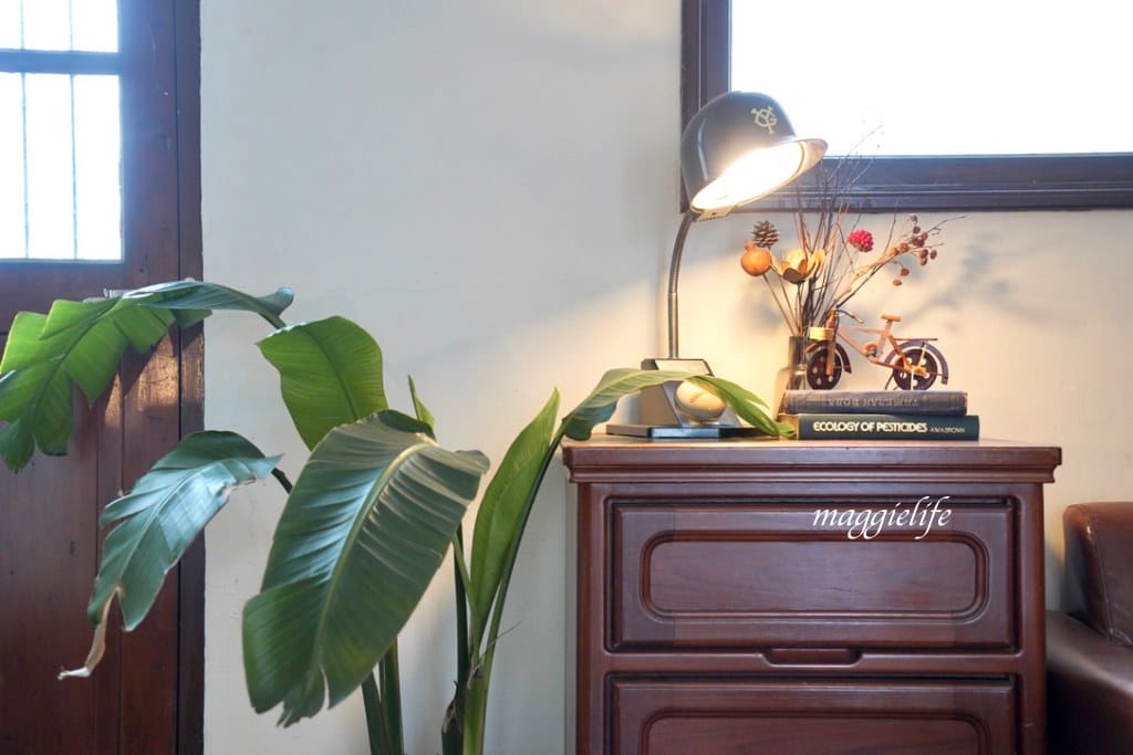 旭舊咖啡，藏在板橋巷弄復古老宅咖啡廳 ，有好吃的肉桂捲