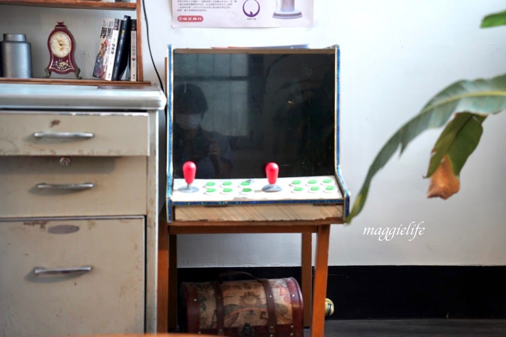 旭舊咖啡，藏在板橋巷弄復古老宅咖啡廳 ，有好吃的肉桂捲