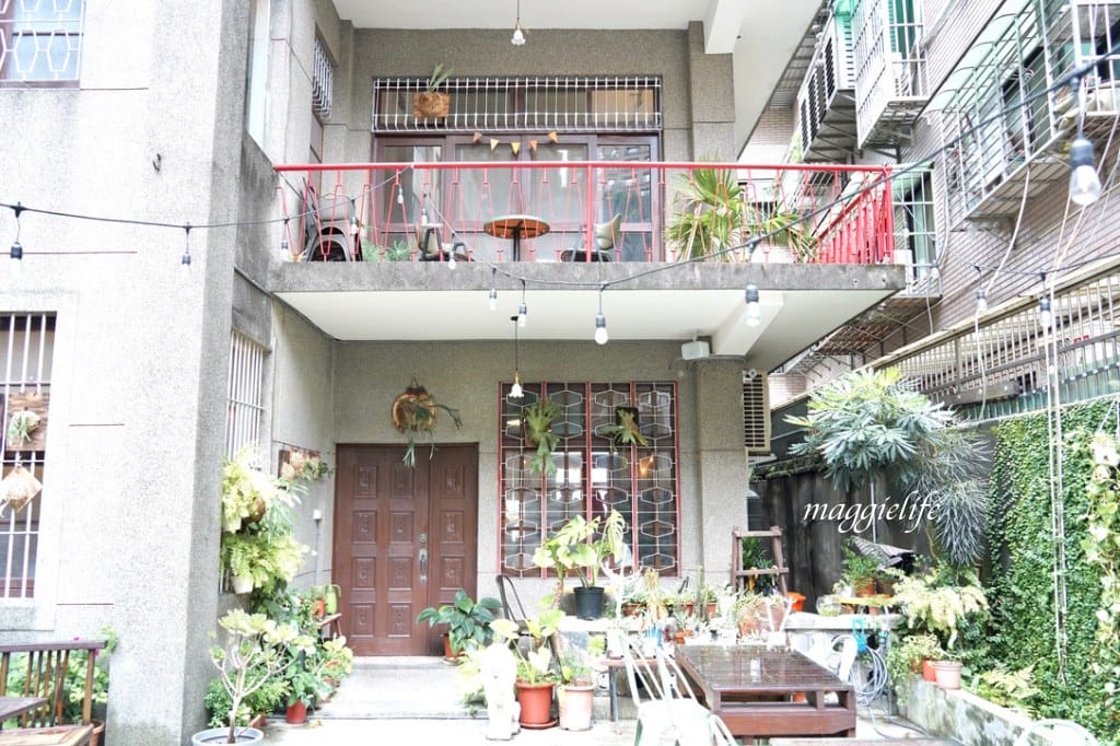 旭舊咖啡，藏在板橋巷弄復古老宅咖啡廳 ，有好吃的肉桂捲