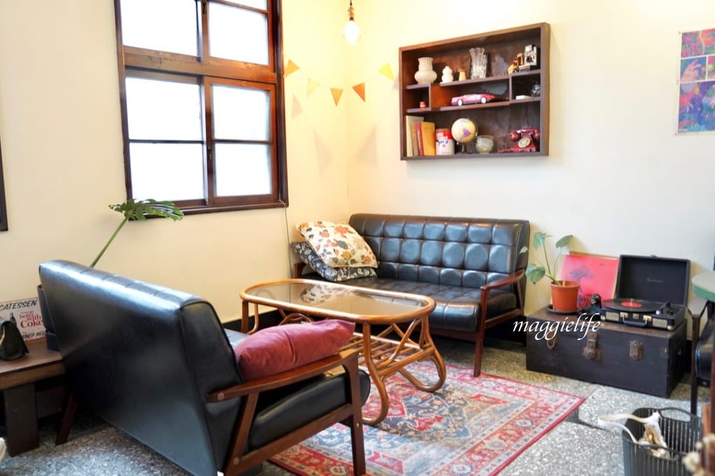 旭舊咖啡，藏在板橋巷弄復古老宅咖啡廳 ，有好吃的肉桂捲