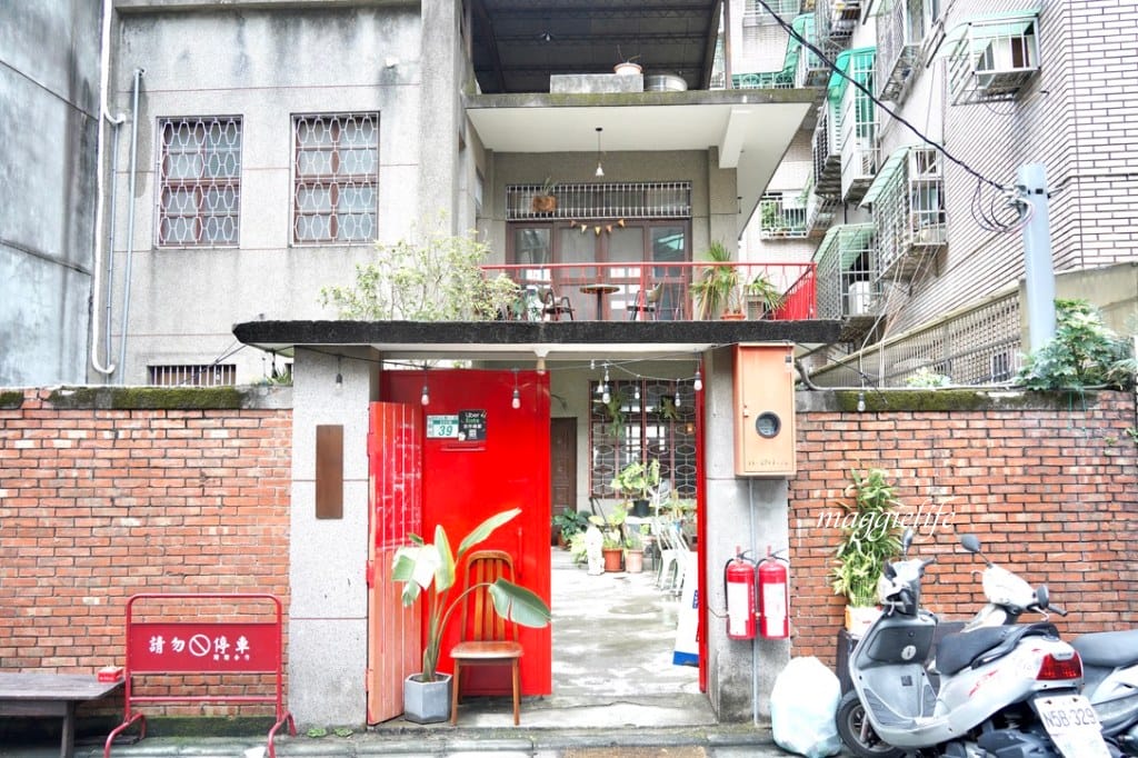 旭舊咖啡，藏在板橋巷弄復古老宅咖啡廳 ，有好吃的肉桂捲