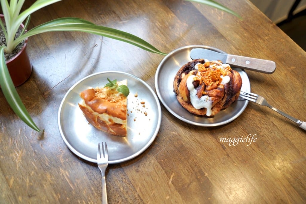 旭舊咖啡，藏在板橋巷弄復古老宅咖啡廳 ，有好吃的肉桂捲