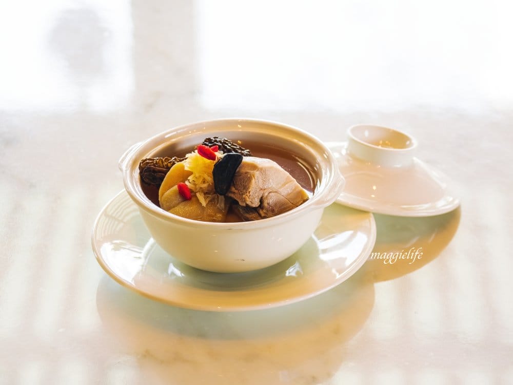 台北雙層觀光巴士台北市雙層餐車 ，最新菜單！搭乘全景透明天窗觀光巴士，享受W HOTEL套餐，欣賞著流動的台北市璀璨街景，超CHill！搭乘資訊/訂票