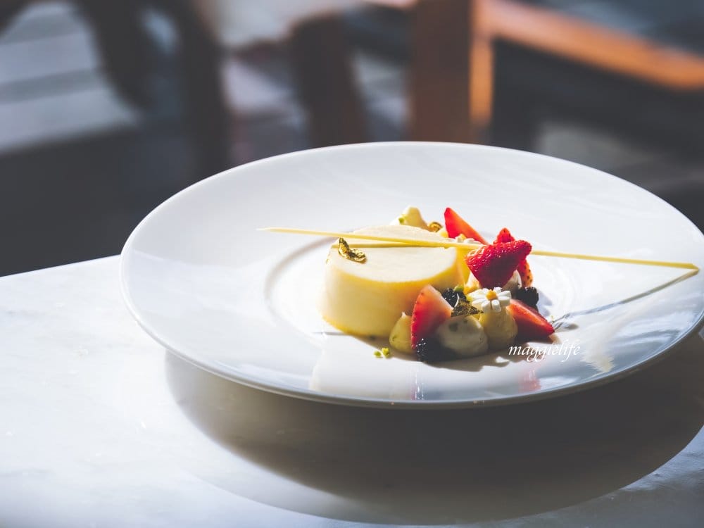 台北雙層觀光巴士台北市雙層餐車 ，最新菜單！搭乘全景透明天窗觀光巴士，享受W HOTEL套餐，欣賞著流動的台北市璀璨街景，超CHill！搭乘資訊/訂票