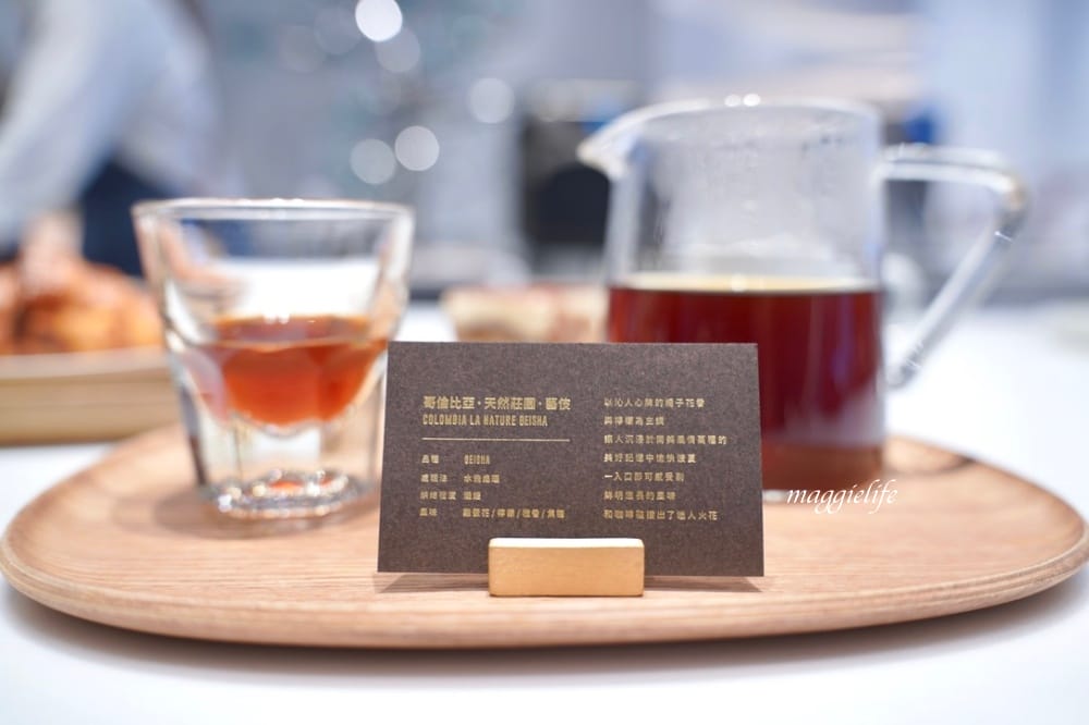 信義區咖啡|CURISTA COFFEE奎士咖啡旗艦店市府站,純白色精簡風,圓弧形吧台打造百坪精品空間,有插座/可外帶! - 第36張圖 信義區咖啡|CURISTA COFFEE奎士咖啡旗艦店市府站,純白色精簡風,圓弧形吧台打造百坪精品空間,有插座/可外帶!