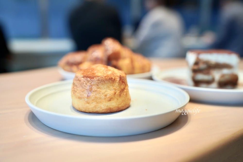 信義區咖啡|CURISTA COFFEE奎士咖啡旗艦店市府站,純白色精簡風,圓弧形吧台打造百坪精品空間,有插座/可外帶! - 第45張圖 信義區咖啡|CURISTA COFFEE奎士咖啡旗艦店市府站,純白色精簡風,圓弧形吧台打造百坪精品空間,有插座/可外帶!