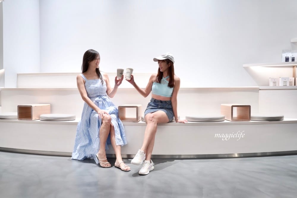 信義區咖啡|CURISTA COFFEE奎士咖啡旗艦店市府站,純白色精簡風,圓弧形吧台打造百坪精品空間,有插座/可外帶! - 第33張圖 信義區咖啡|CURISTA COFFEE奎士咖啡旗艦店市府站,純白色精簡風,圓弧形吧台打造百坪精品空間,有插座/可外帶!