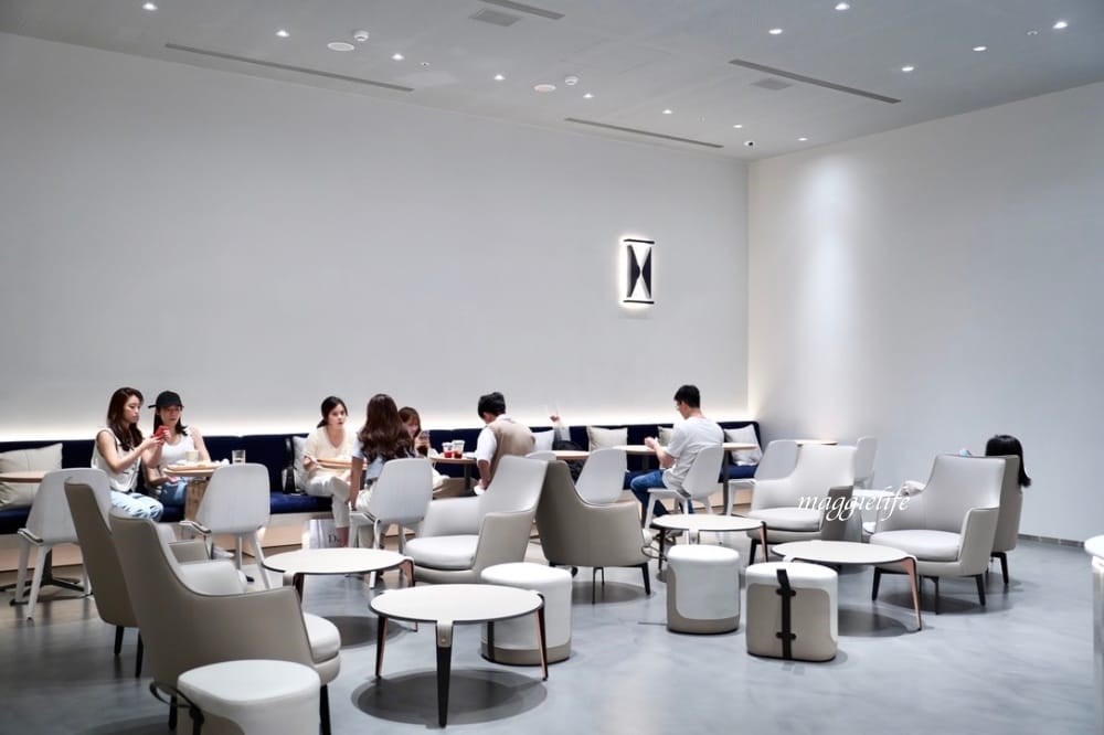 信義區咖啡|CURISTA COFFEE奎士咖啡旗艦店市府站,純白色精簡風,圓弧形吧台打造百坪精品空間,有插座/可外帶! - 第16張圖 信義區咖啡|CURISTA COFFEE奎士咖啡旗艦店市府站,純白色精簡風,圓弧形吧台打造百坪精品空間,有插座/可外帶!