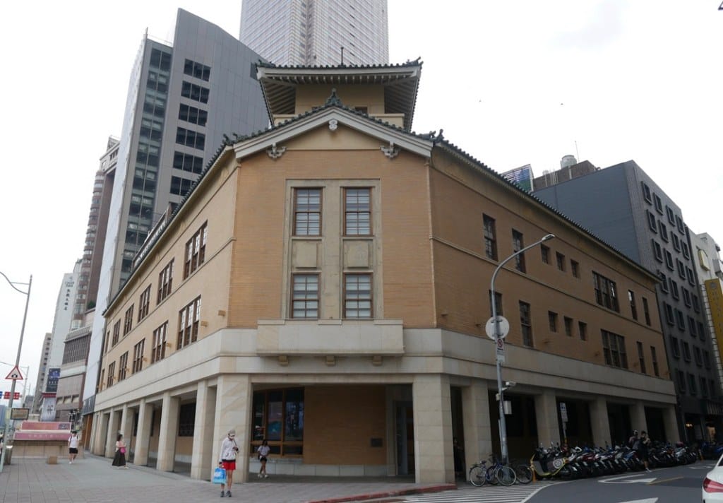 台北車站古蹟咖啡|COFFEE TO 國家攝影文化中心咖啡廳,隱身在80年日式古蹟之中的美好咖啡廳,不限時/外帶! - 第2張圖 台北車站古蹟咖啡|COFFEE TO 國家攝影文化中心咖啡廳,隱身在80年日式古蹟之中的美好咖啡廳,不限時/外帶!