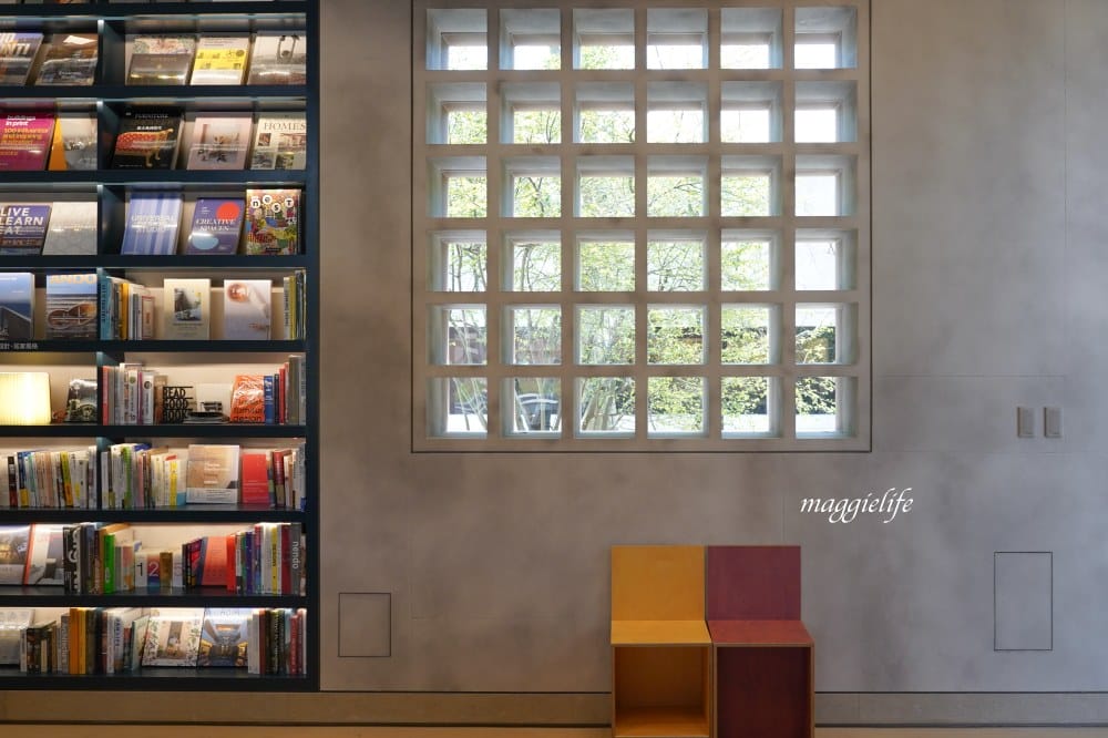 誠品生活時光限定店於土城登場！挑高五米清水模建築超好拍，500片黑膠牆，新店亮點一次看！