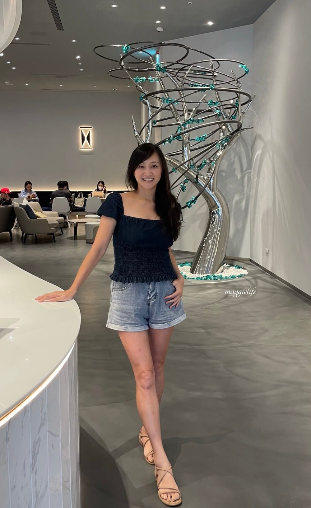 【信義區咖啡】CURISTA COFFEE奎士咖啡旗艦店市府站，純白色精簡風，圓弧形吧台打造百坪精品空間，有插座/可外帶！ @瑪姬幸福過日子