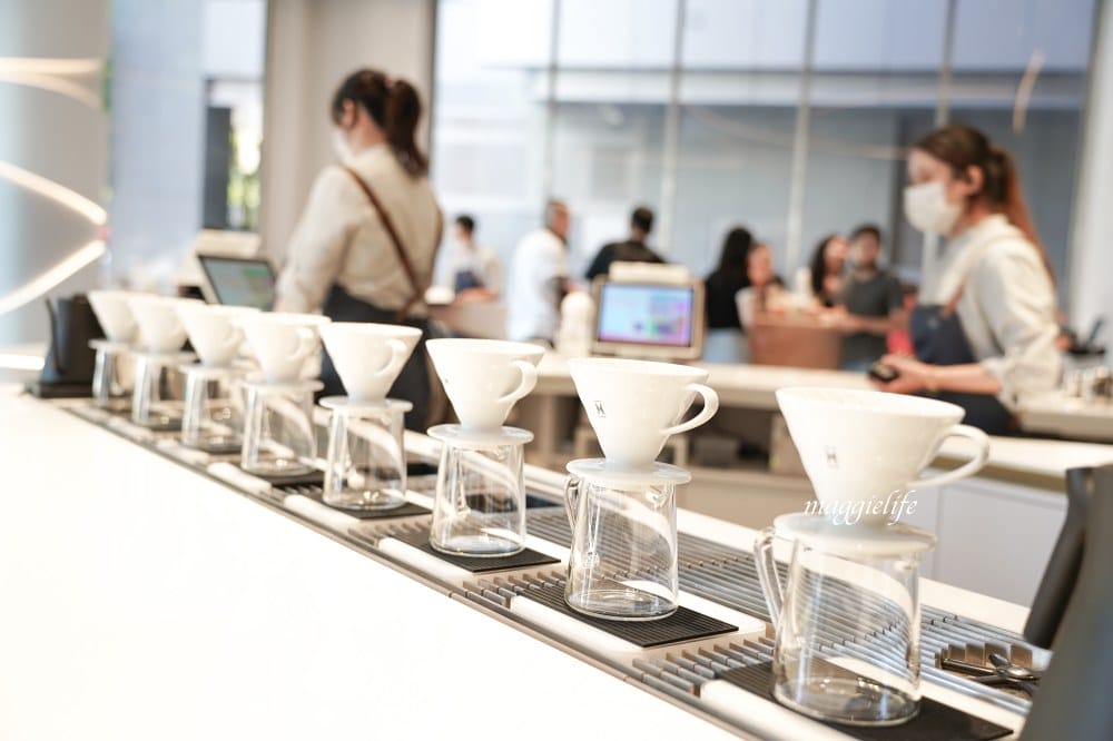 信義區咖啡|CURISTA COFFEE奎士咖啡旗艦店市府站,純白色精簡風,圓弧形吧台打造百坪精品空間,有插座/可外帶! - 第25張圖 信義區咖啡|CURISTA COFFEE奎士咖啡旗艦店市府站,純白色精簡風,圓弧形吧台打造百坪精品空間,有插座/可外帶!