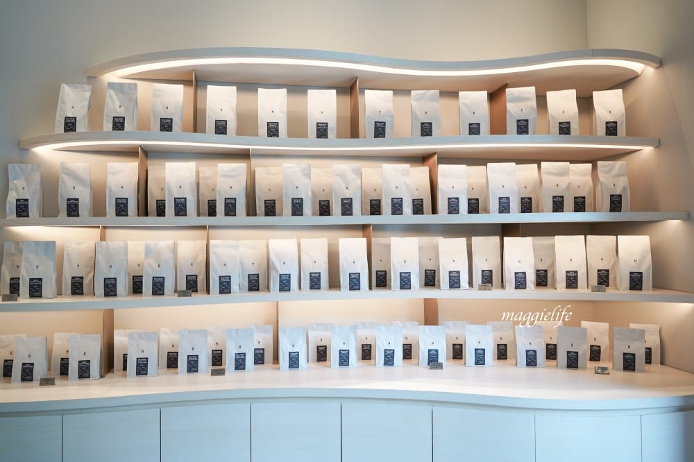 信義區咖啡|CURISTA COFFEE奎士咖啡旗艦店市府站,純白色精簡風,圓弧形吧台打造百坪精品空間,有插座/可外帶! - 第31張圖 信義區咖啡|CURISTA COFFEE奎士咖啡旗艦店市府站,純白色精簡風,圓弧形吧台打造百坪精品空間,有插座/可外帶!