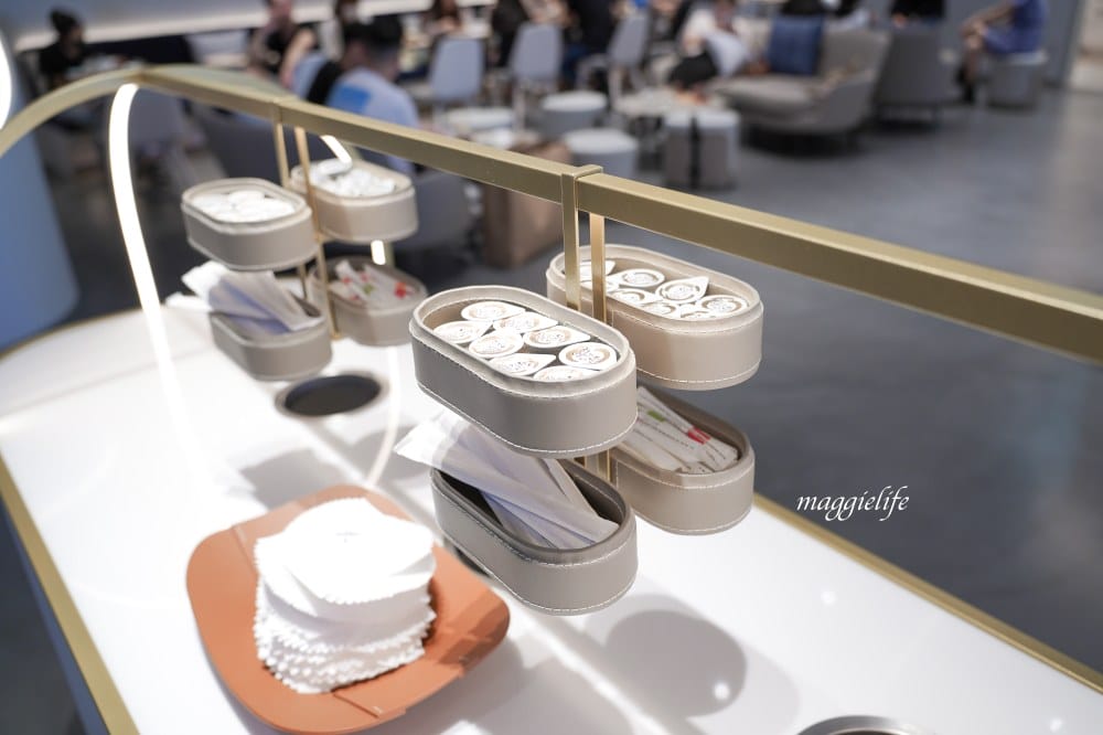 信義區咖啡|CURISTA COFFEE奎士咖啡旗艦店市府站,純白色精簡風,圓弧形吧台打造百坪精品空間,有插座/可外帶! - 第22張圖 信義區咖啡|CURISTA COFFEE奎士咖啡旗艦店市府站,純白色精簡風,圓弧形吧台打造百坪精品空間,有插座/可外帶!