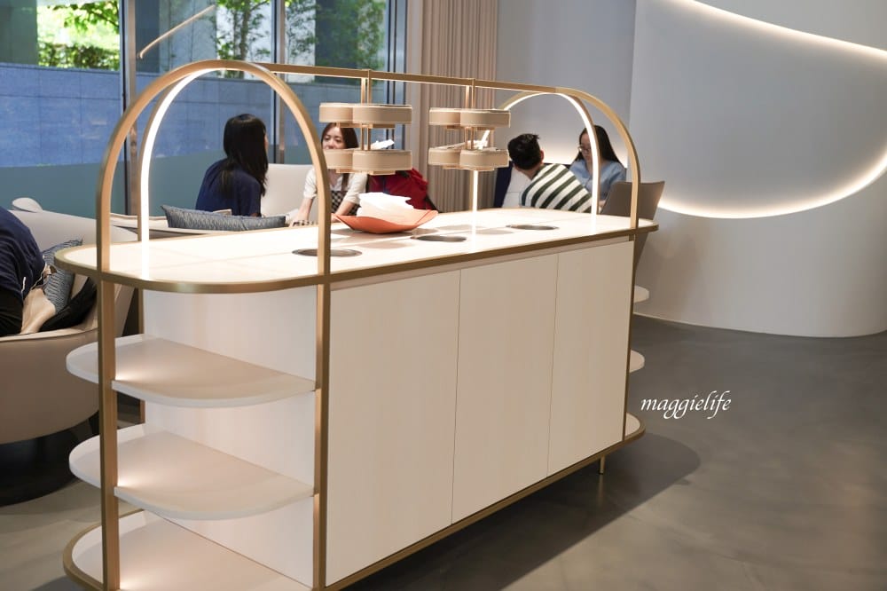 信義區咖啡|CURISTA COFFEE奎士咖啡旗艦店市府站,純白色精簡風,圓弧形吧台打造百坪精品空間,有插座/可外帶! - 第21張圖 信義區咖啡|CURISTA COFFEE奎士咖啡旗艦店市府站,純白色精簡風,圓弧形吧台打造百坪精品空間,有插座/可外帶!