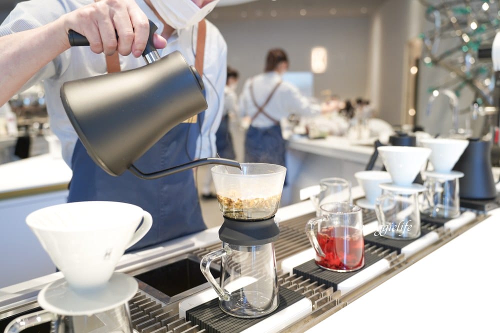 信義區咖啡|CURISTA COFFEE奎士咖啡旗艦店市府站,純白色精簡風,圓弧形吧台打造百坪精品空間,有插座/可外帶! - 第26張圖 信義區咖啡|CURISTA COFFEE奎士咖啡旗艦店市府站,純白色精簡風,圓弧形吧台打造百坪精品空間,有插座/可外帶!