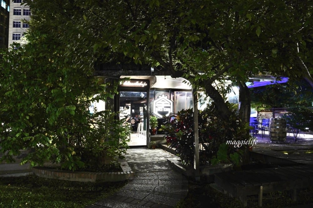 【忠孝新生】掌門精釀啤酒進駐華山文創!50年老宅啤酒館,最Chill的掌門啤酒! - 第2張圖 【忠孝新生】掌門精釀啤酒進駐華山文創!50年老宅啤酒館,最Chill的掌門啤酒!