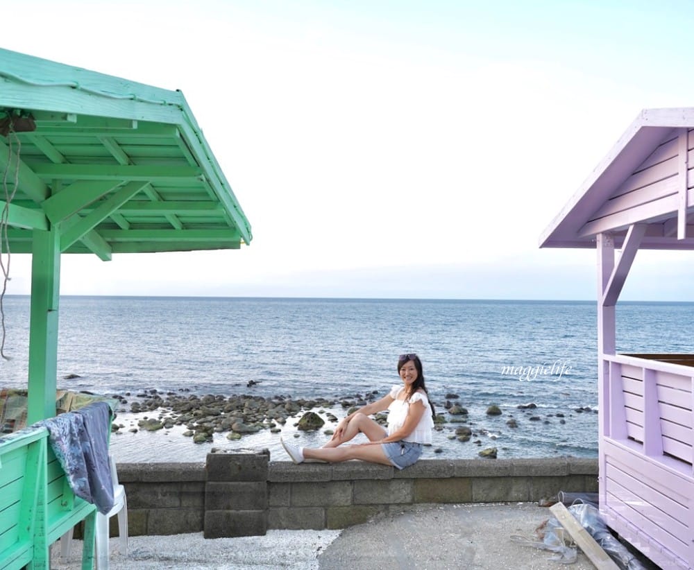 新北石門｜海堤咖啡，北海岸無敵海景咖啡廳，峇里島彩色小木屋，營業到半夜11點！