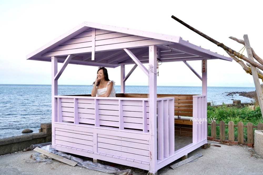 新北石門｜海堤咖啡，北海岸無敵海景咖啡廳，峇里島彩色小木屋，營業到半夜11點！