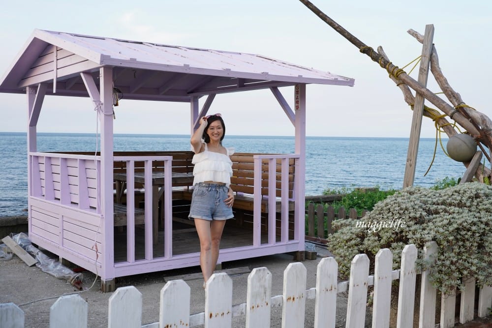 新北石門｜海堤咖啡，北海岸無敵海景咖啡廳，峇里島彩色小木屋，營業到半夜11點！