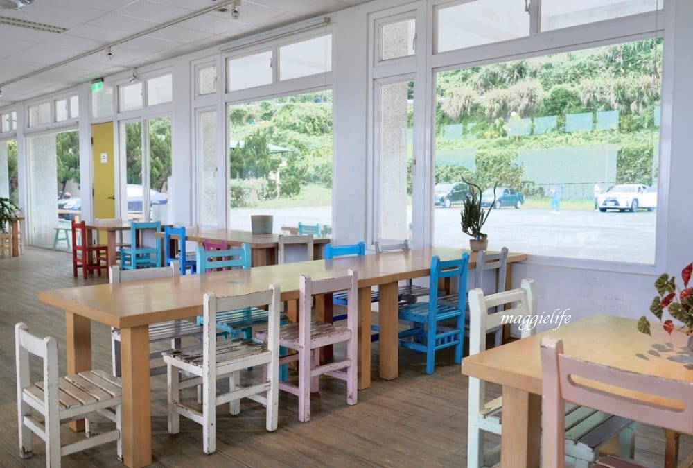 新北石門|白日夢Tea & Cafe,石門廢棄國小裡的無敵海景咖啡廳,彩色馬卡龍課桌椅重溫兒時舊夢! - 第20張圖 新北石門|白日夢Tea & Cafe,石門廢棄國小裡的無敵海景咖啡廳,彩色馬卡龍課桌椅重溫兒時舊夢!