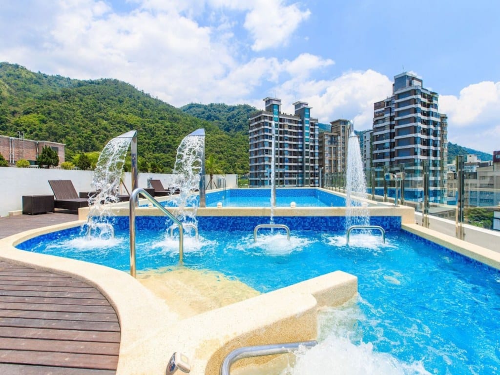 宜蘭礁溪福朋喜來登酒店溫泉飯店，露天溫水無邊際SPA泳池，獨立湯屋，全台最好玩的親子積木飯店，下午茶吃到飽！