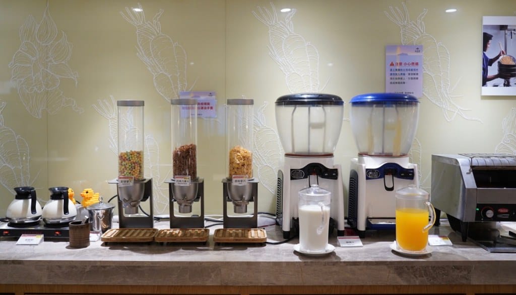 宜蘭礁溪福朋喜來登酒店溫泉飯店，露天溫水無邊際SPA泳池，獨立湯屋，全台最好玩的親子積木飯店，下午茶吃到飽！