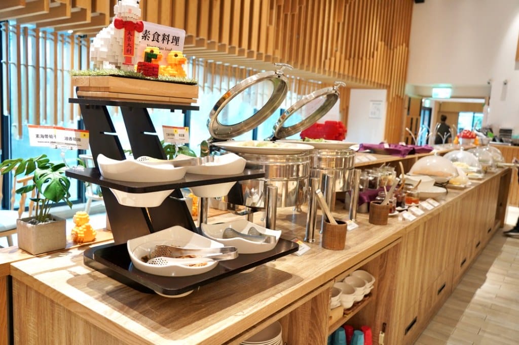 宜蘭礁溪福朋喜來登酒店溫泉飯店，露天溫水無邊際SPA泳池，獨立湯屋，全台最好玩的親子積木飯店，下午茶吃到飽！