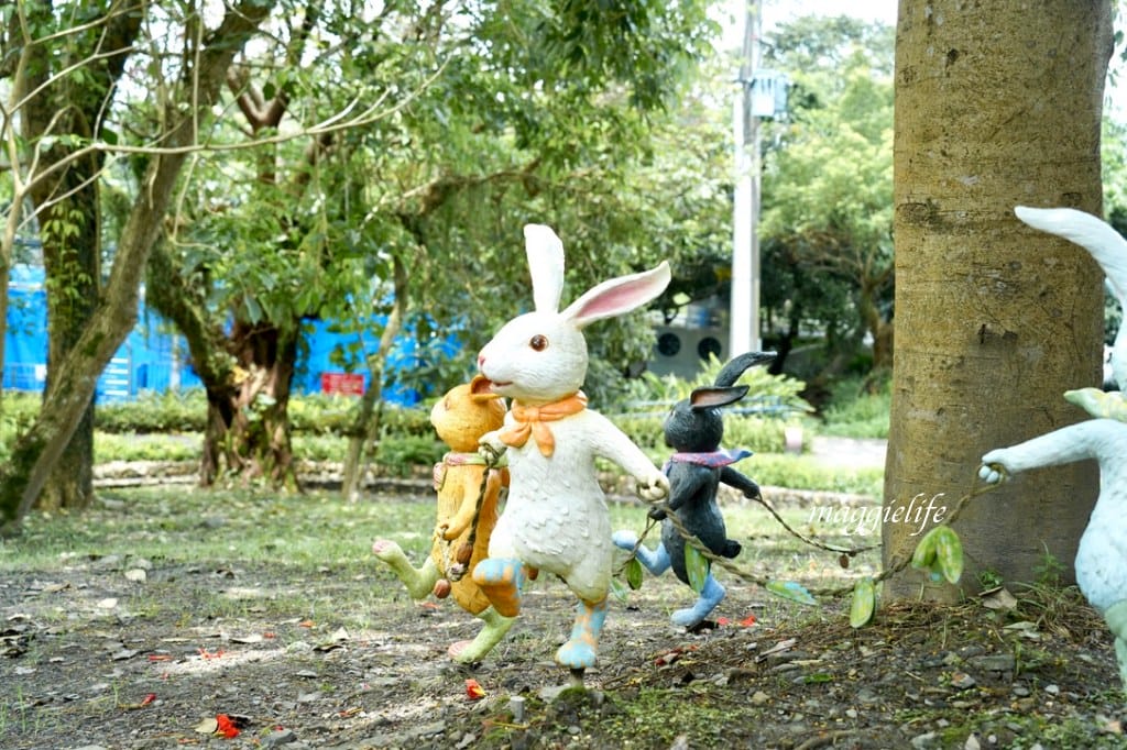 【宜蘭免費景點】礁溪轉運站幾米兔子裝置藝術，毛毛兔超級可愛的，一路通道礁溪溫公園！