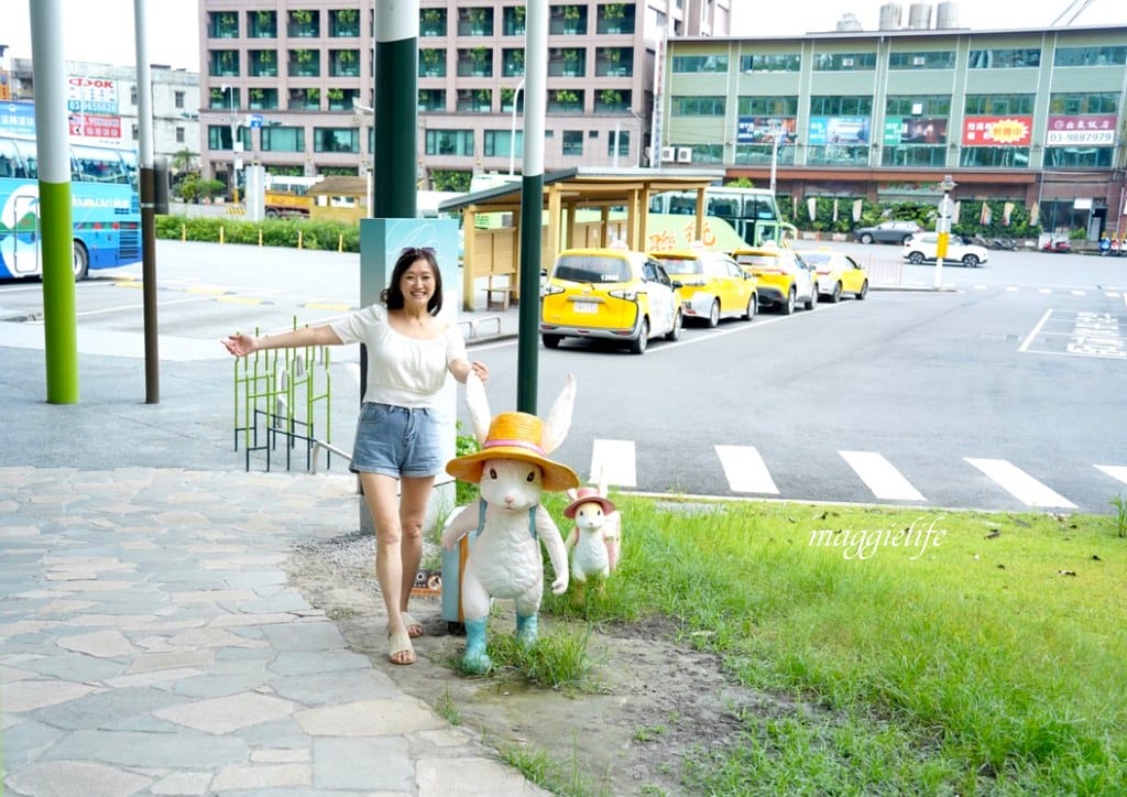 【宜蘭免費景點】礁溪轉運站幾米兔子裝置藝術，毛毛兔超級可愛的，一路通道礁溪溫公園！
