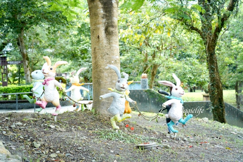 【宜蘭免費景點】礁溪轉運站幾米兔子裝置藝術，毛毛兔超級可愛的，一路通道礁溪溫公園！