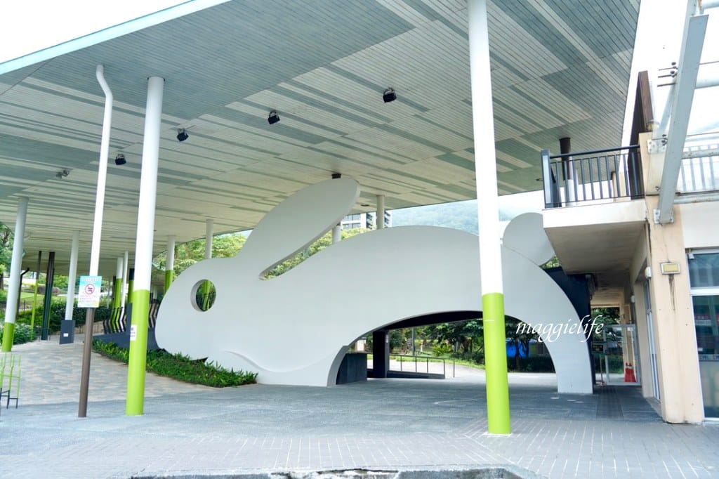 【宜蘭免費景點】礁溪轉運站幾米兔子裝置藝術,毛毛兔超級可愛的,一路通道礁溪溫公園! - 第4張圖 【宜蘭免費景點】礁溪轉運站幾米兔子裝置藝術,毛毛兔超級可愛的,一路通道礁溪溫公園!