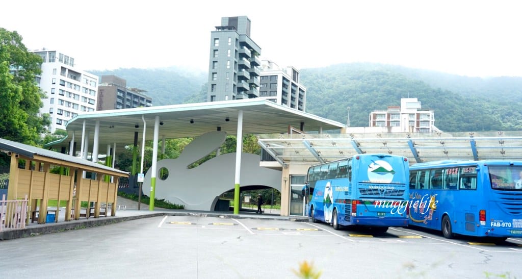 【宜蘭免費景點】礁溪轉運站幾米兔子裝置藝術,毛毛兔超級可愛的,一路通道礁溪溫公園! - 第3張圖 【宜蘭免費景點】礁溪轉運站幾米兔子裝置藝術,毛毛兔超級可愛的,一路通道礁溪溫公園!